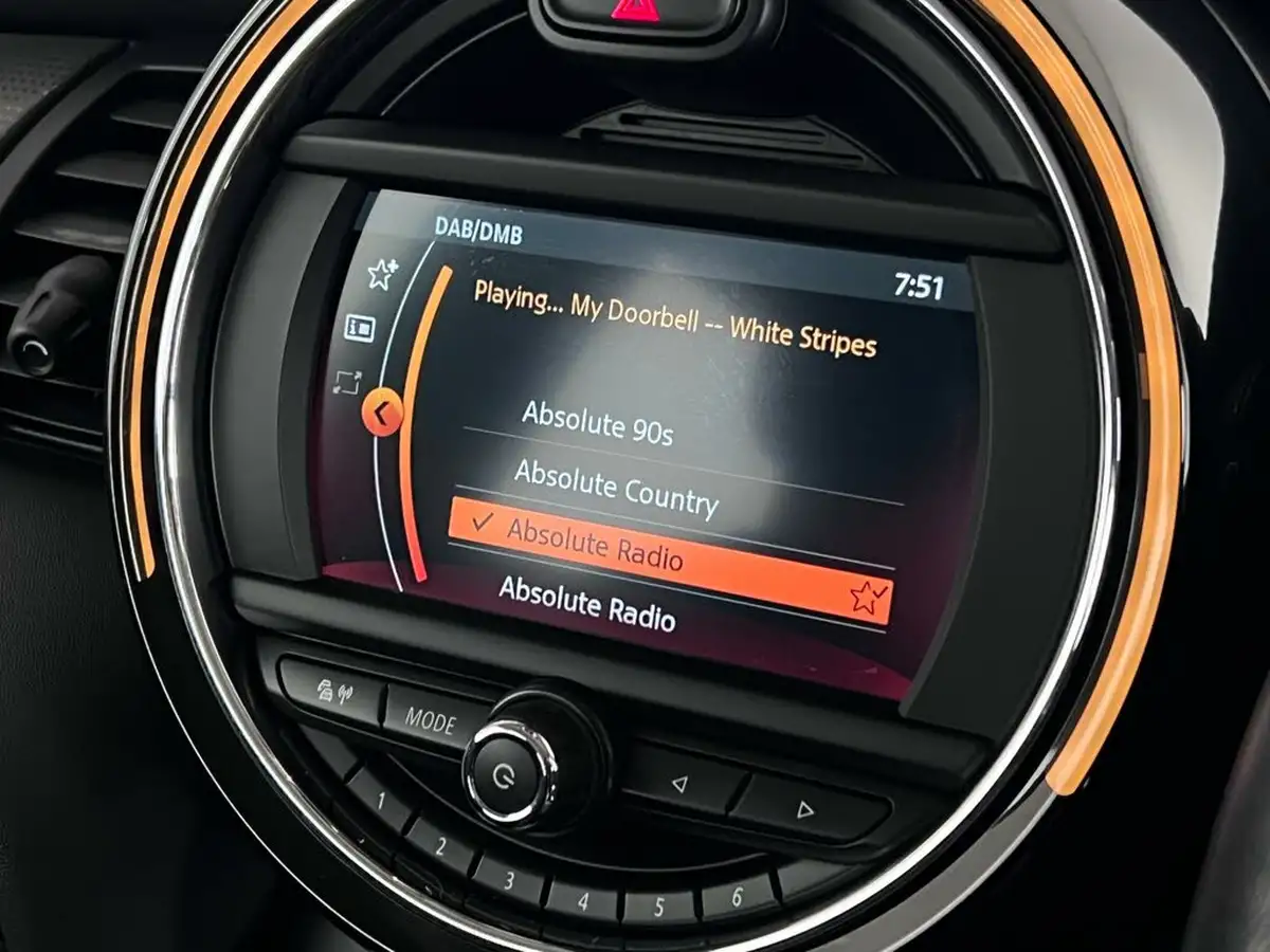 2019-mini-cooper-15-cooper-classic-hatchback-3d-big-20