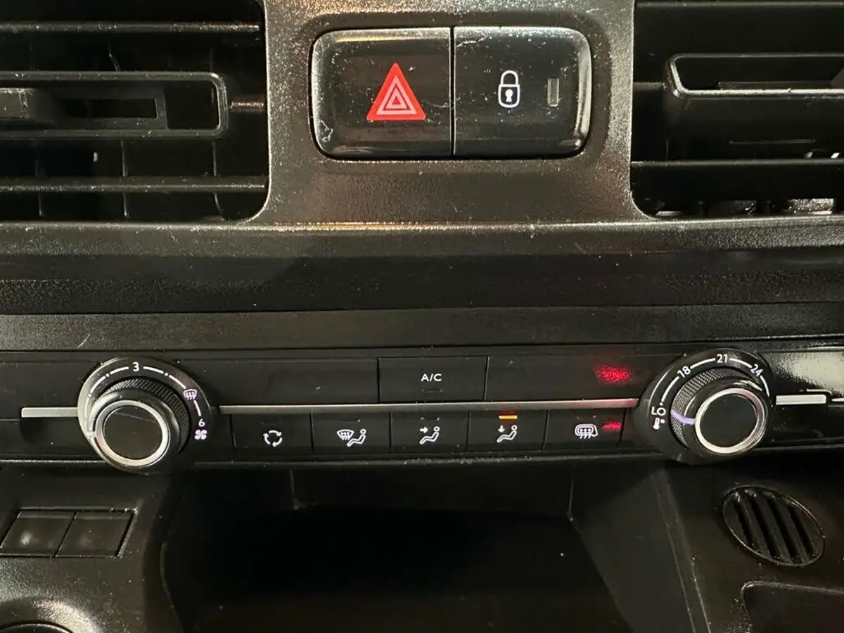 2021-vauxhall-combo-15cdti-sportive-2300-100pseu6dt-l2h1-panel-big-14