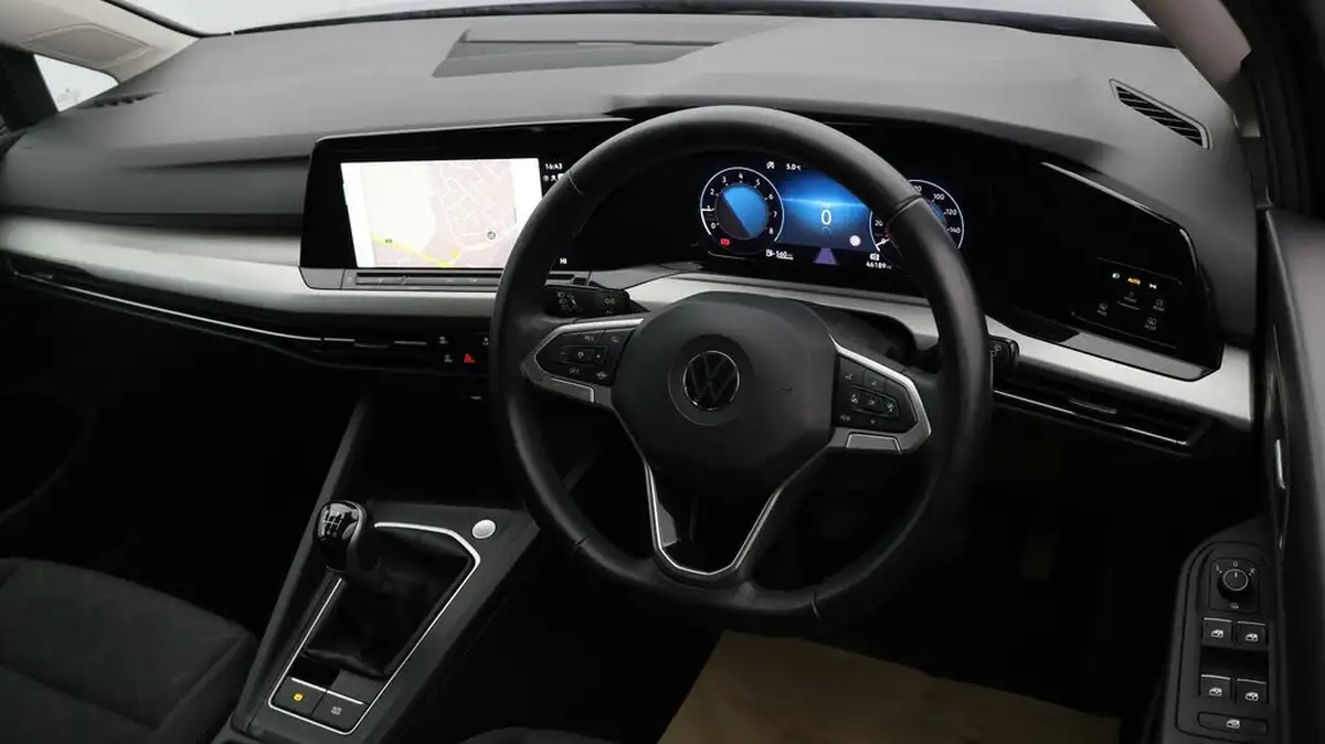2022-volkswagen-golf-15-tsi-life-130ps-hatchback-big-8