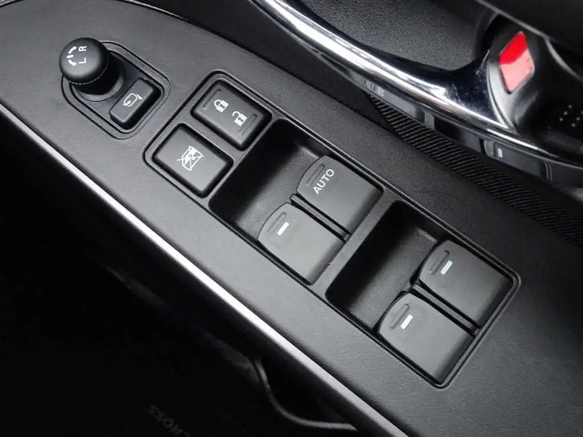 2024-suzuki-s-cross-15-motion-big-26