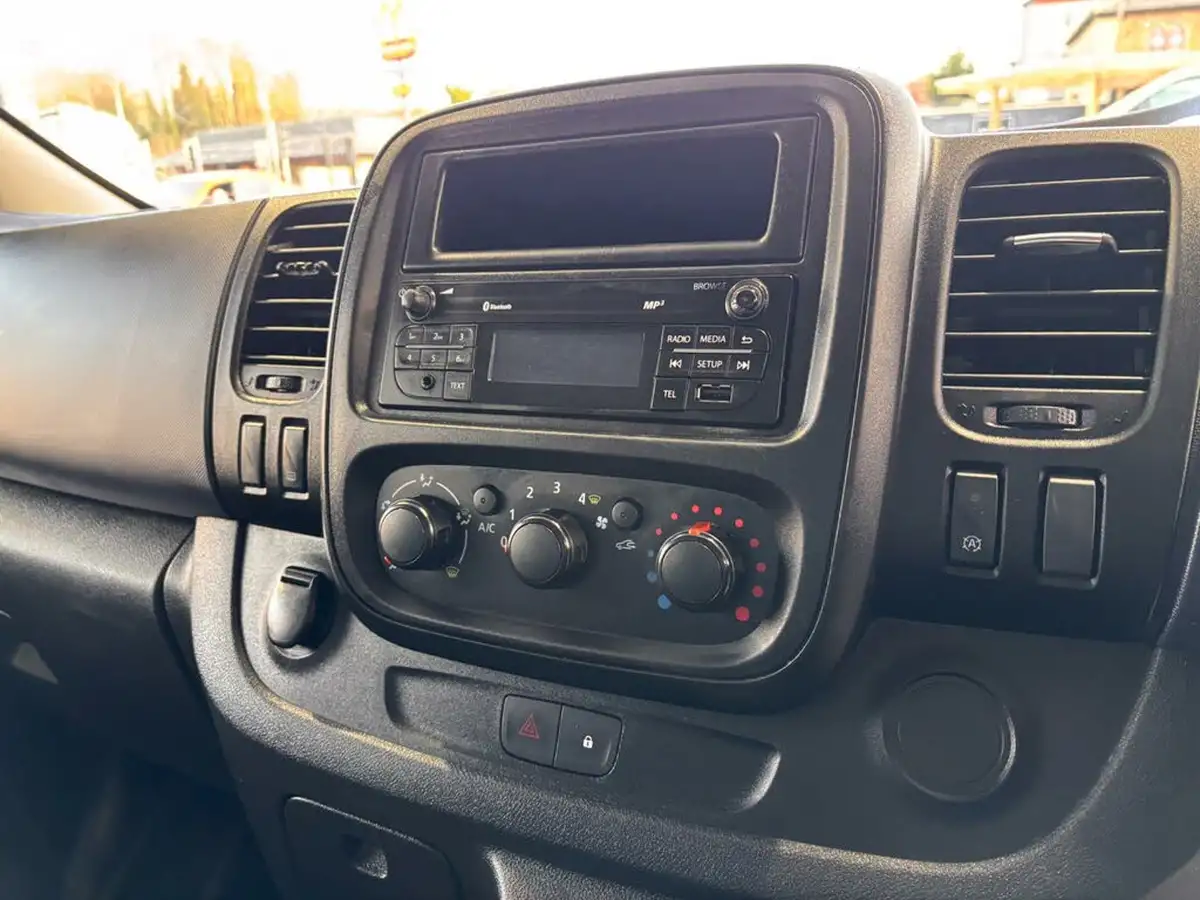 2016-vauxhall-vivaro-16cdti-2900-ecoflex-l1h1-120ps-biturbo-panel-van-big-27
