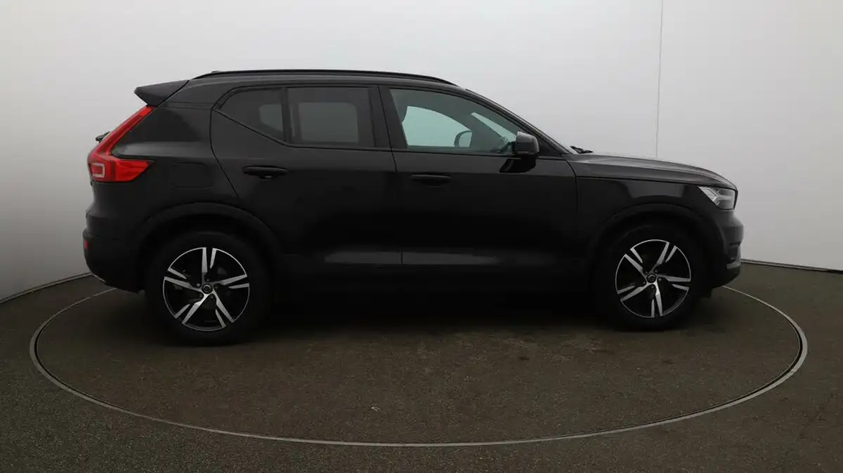 2020-volvo-xc40-15-t3-r-design-big-8