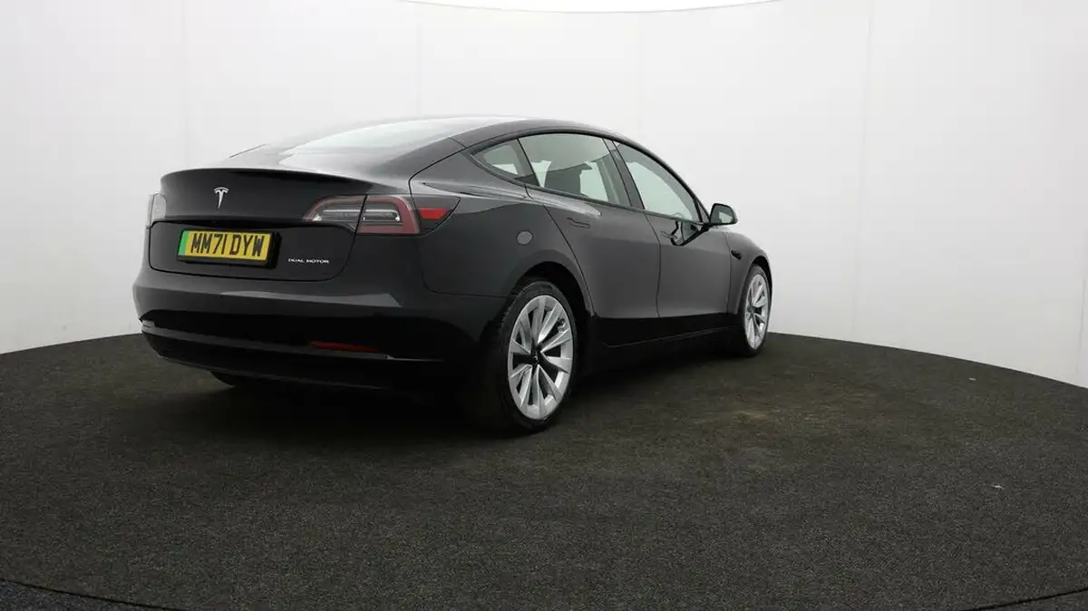 2022-tesla-model-3-e-long-range-big-77