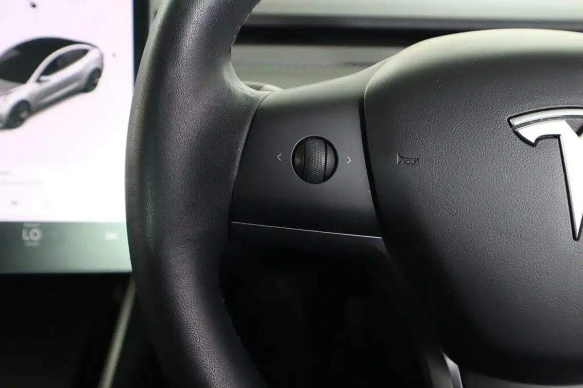 2020-tesla-model-3-e-long-range-big-25