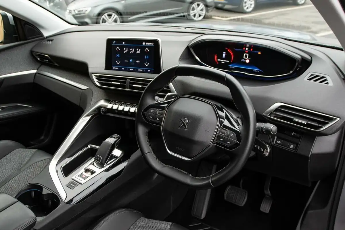 2020-peugeot-5008-suv-12-puretech-allure-eat8-big-4