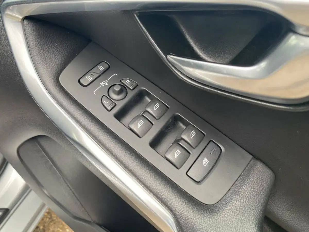 2017-volvo-v40-15-t3-inscription-big-50