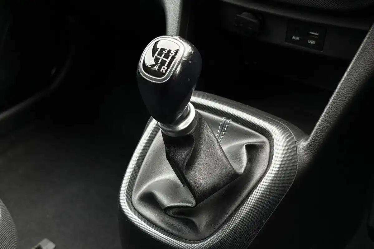 2018-hyundai-i10-10-go-se-66ps-big-22