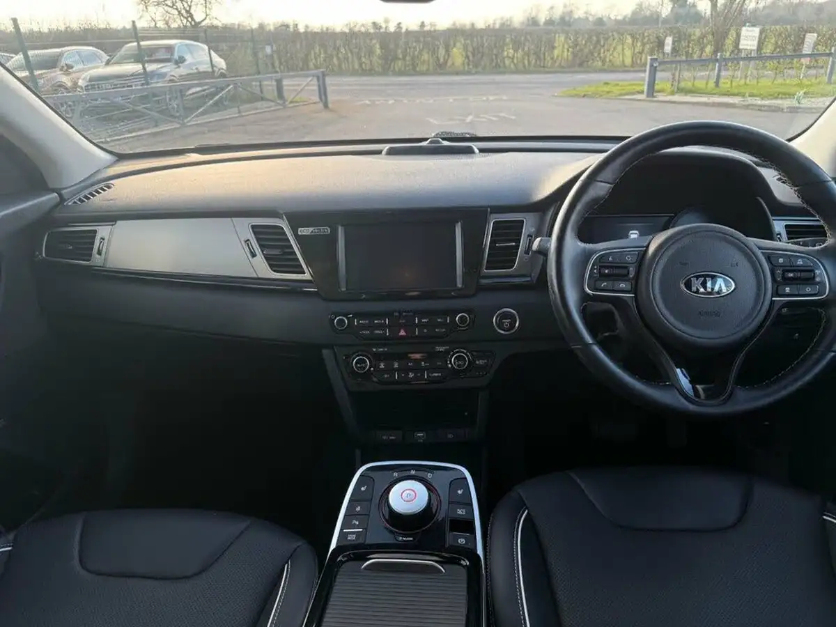 2019-kia-e-niro-ev-first-edition-big-40