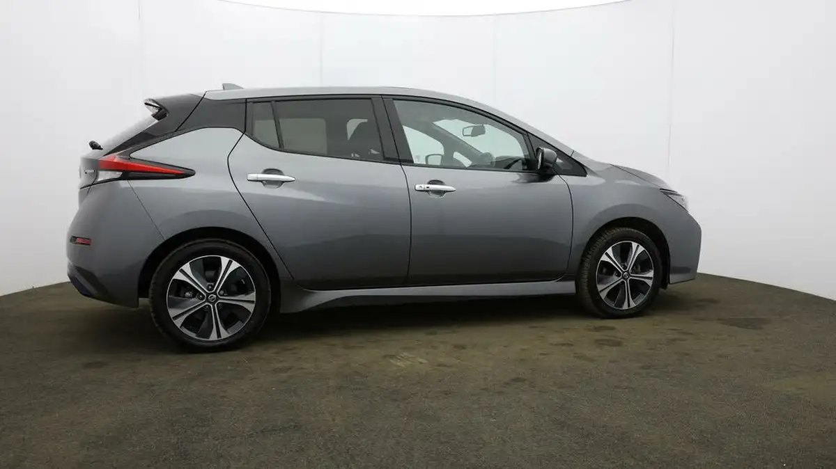 2021-nissan-leaf-e-e-tekna-big-56