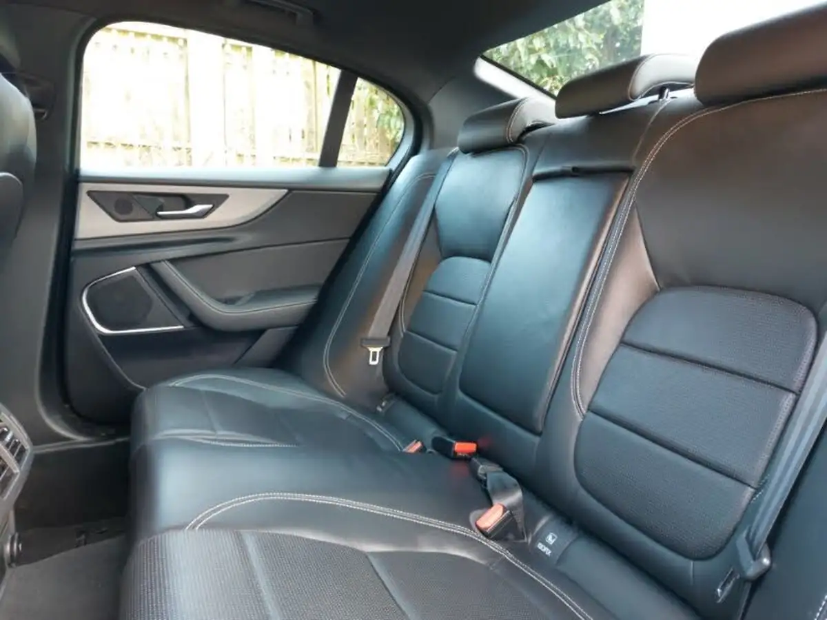 2020-jaguar-xe-20d-r-dynamic-se-big-5