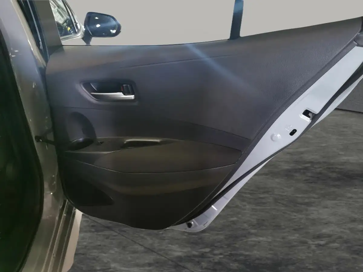 2021-toyota-corolla-18-vvt-i-icon-tech-trk-hatchback-5d-big-30