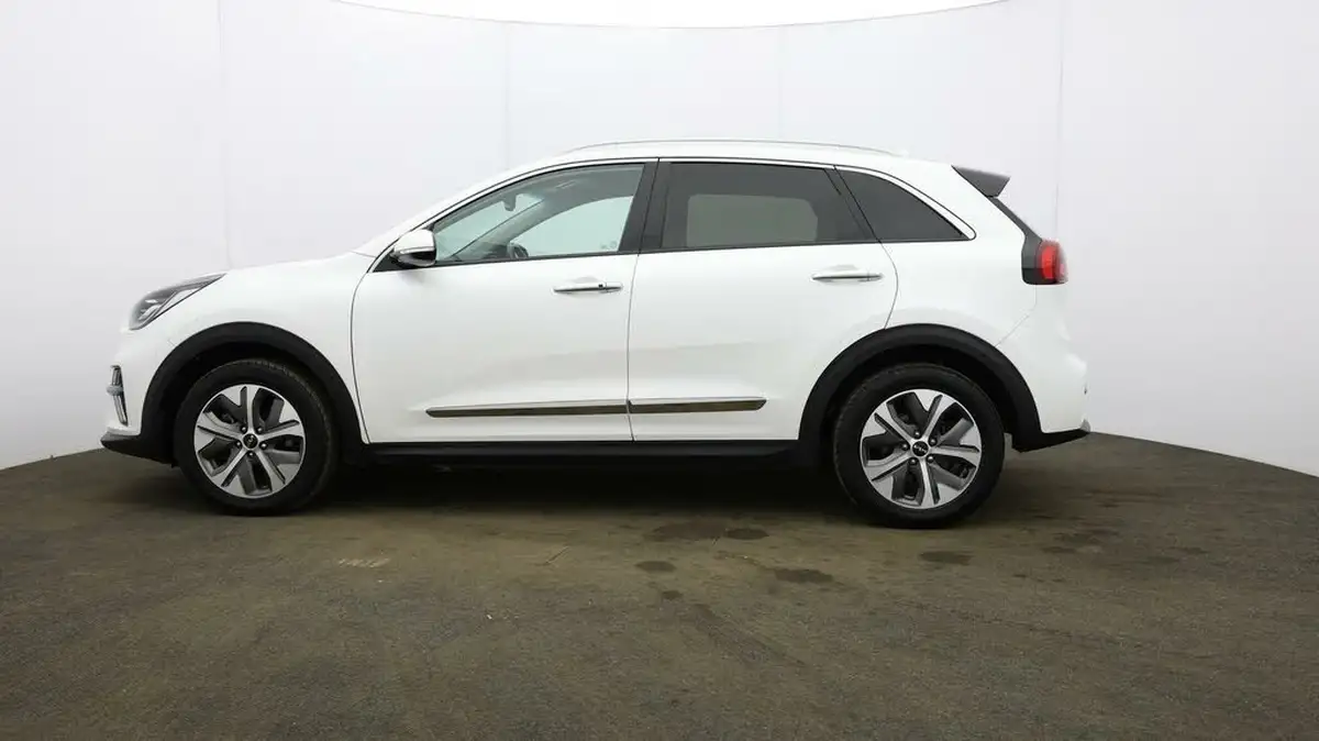 2022-kia-e-niro-ev-4-big-3