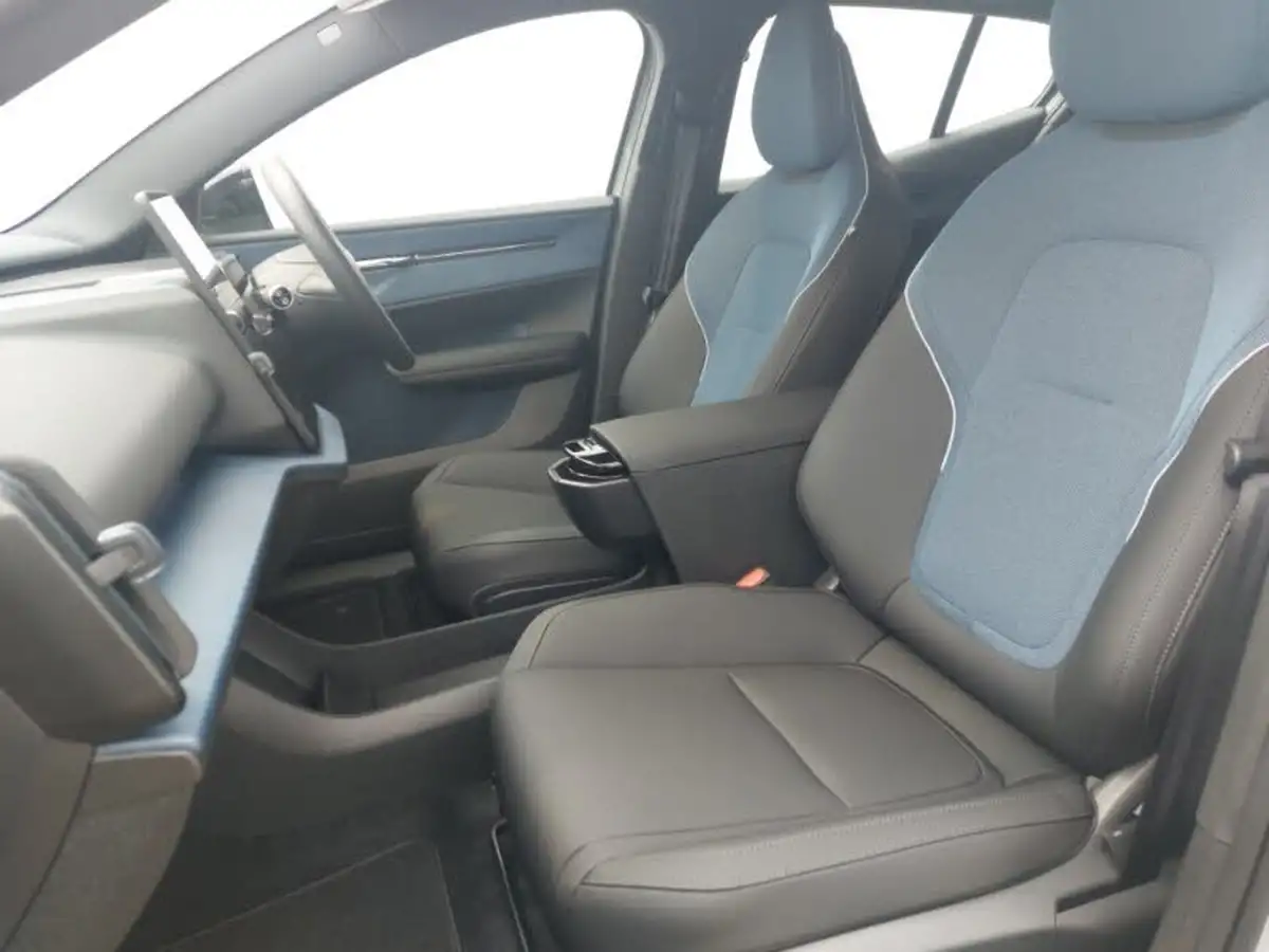 2024-volvo-ex30-e-single-motor-plus-extended-range-big-4