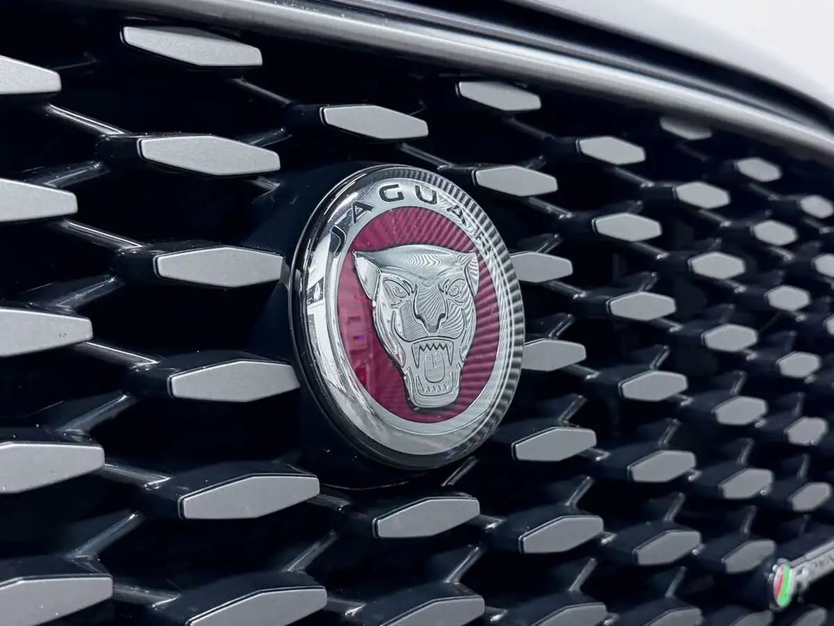 2022-jaguar-f-pace-20-d200-r-dynamic-s-big-22