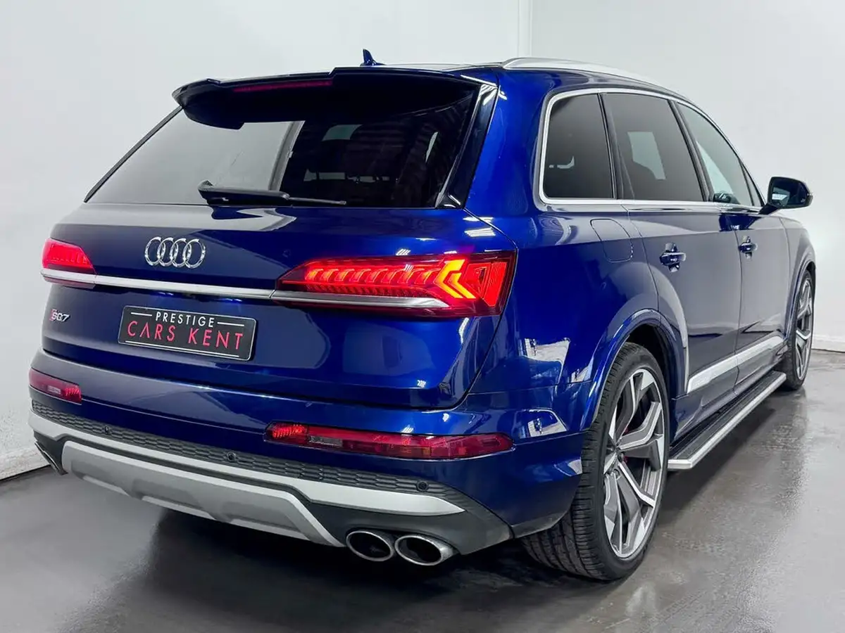 2020-audi-sq7-40tdi-big-13