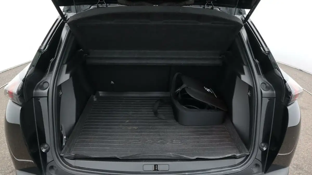 2021-peugeot-2008-suv-e-gt-premium-big-17