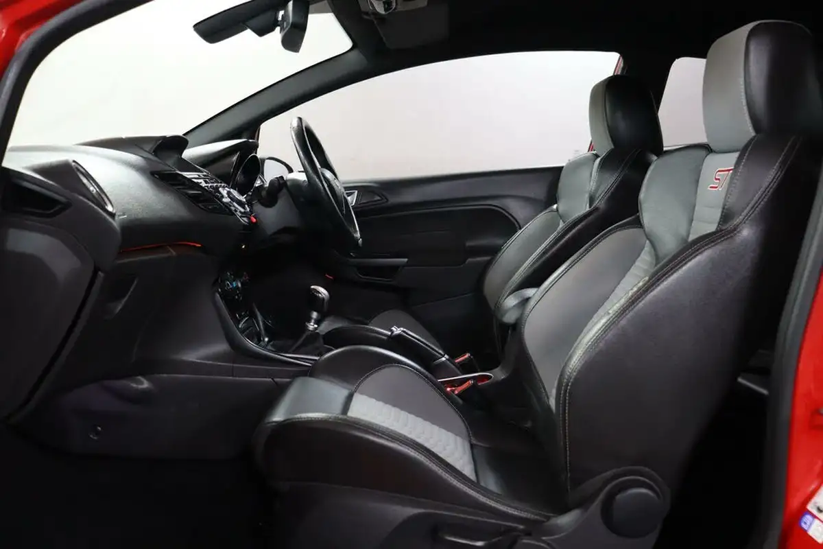 2014-ford-fiesta-16-st-3-big-35