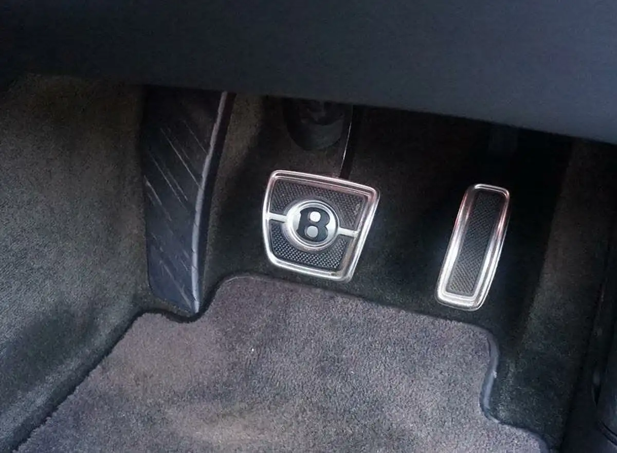 2022-bentley-bentayga-40-v8-big-13
