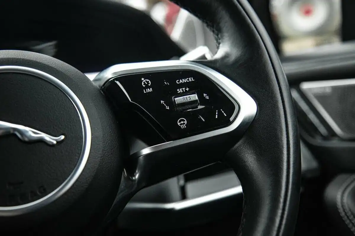 2021-jaguar-i-pace-ev400-hse-big-27