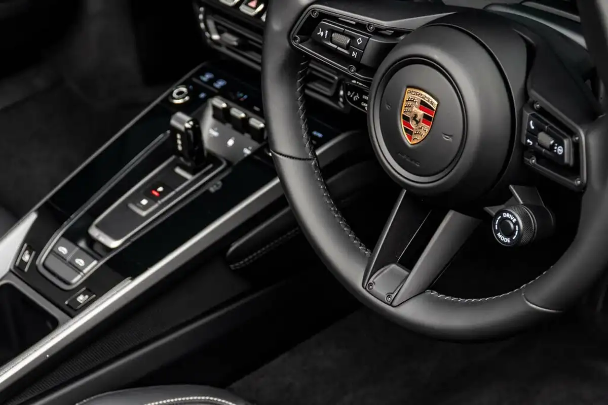 2023-porsche-911-30-targa-4-big-38