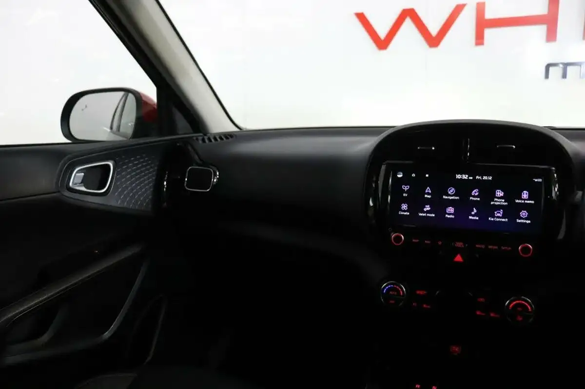 2022-kia-soul-ev-maxx-big-17