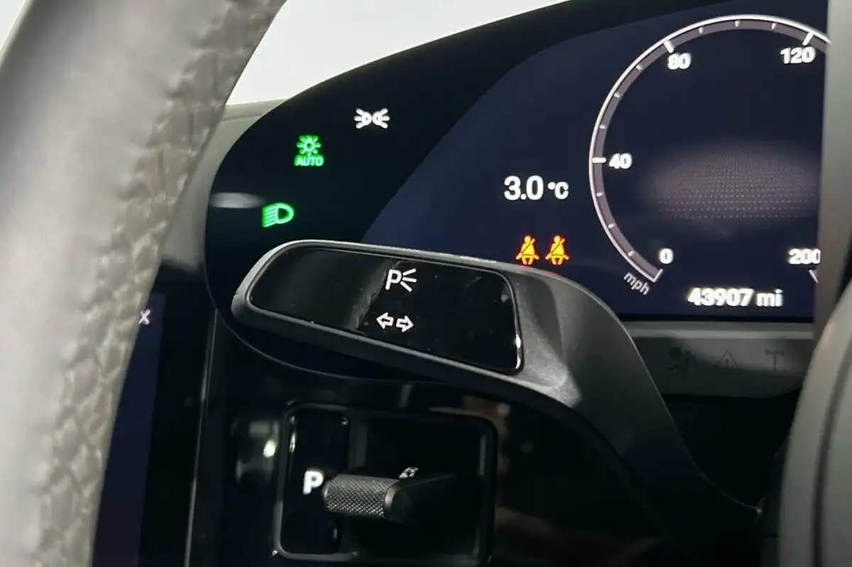 2021-porsche-taycan-e-4s-571ps-performance-battery-plus-big-26
