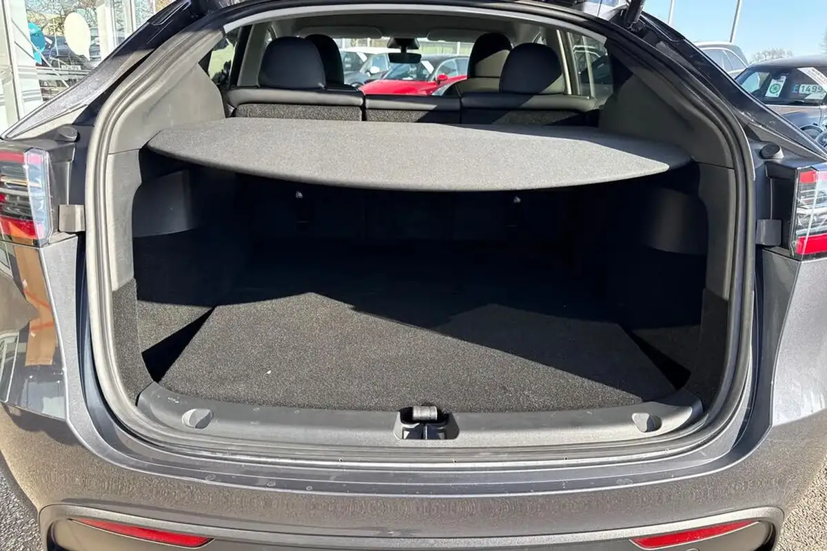 2023-tesla-model-y-e-rwd-big-9