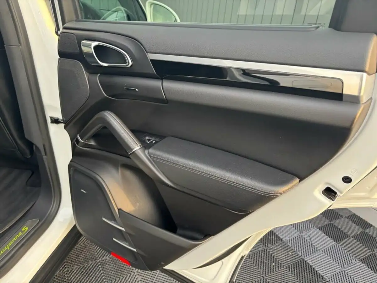 2017-porsche-cayenne-30-s-e-hybrid-platinum-edition-big-25