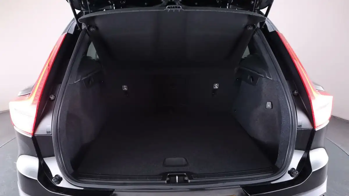 2021-volvo-xc40-15-t3-momentum-163bhp-big-16