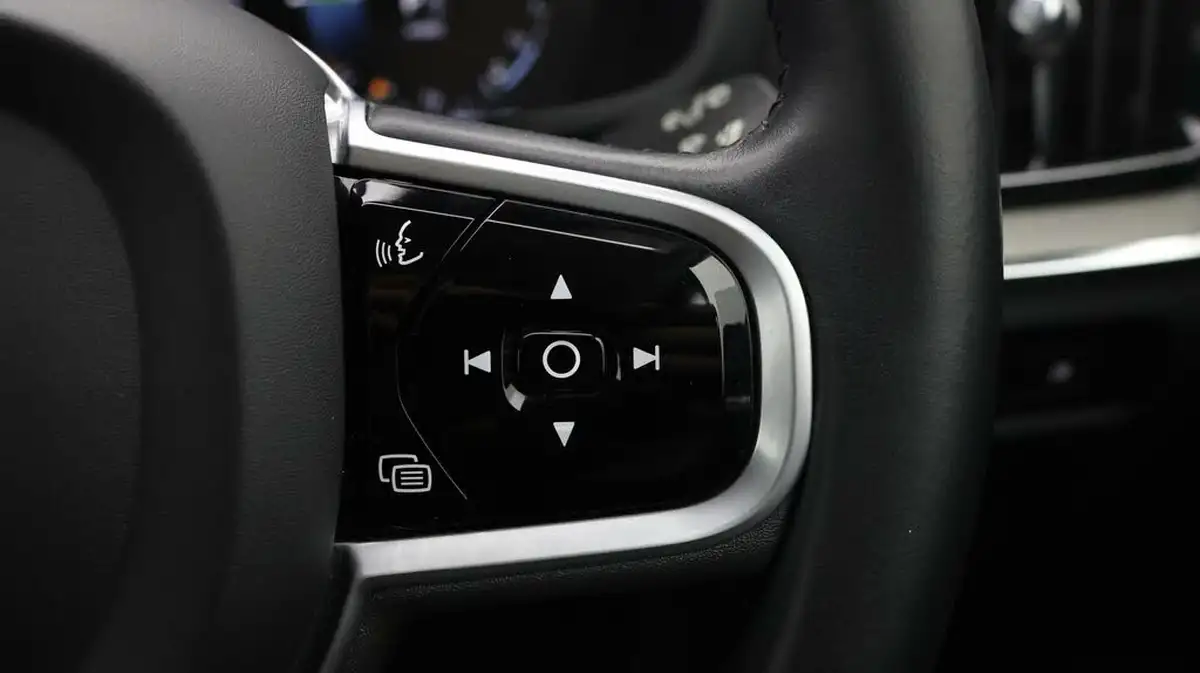 2020-volvo-v60-20-t6-inscription-big-21