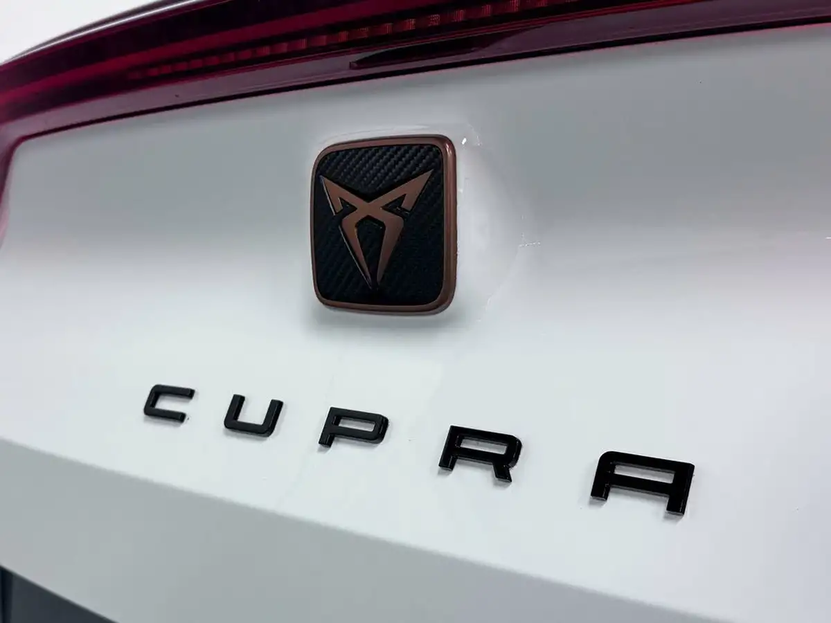 2023-cupra-formentor-14-e-hybrid-vz2-big-13