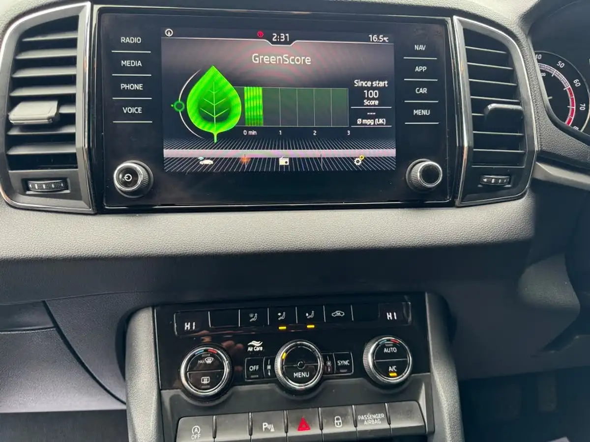 2018-skoda-karoq-15-tsi-se-technology-act-dsg-big-56