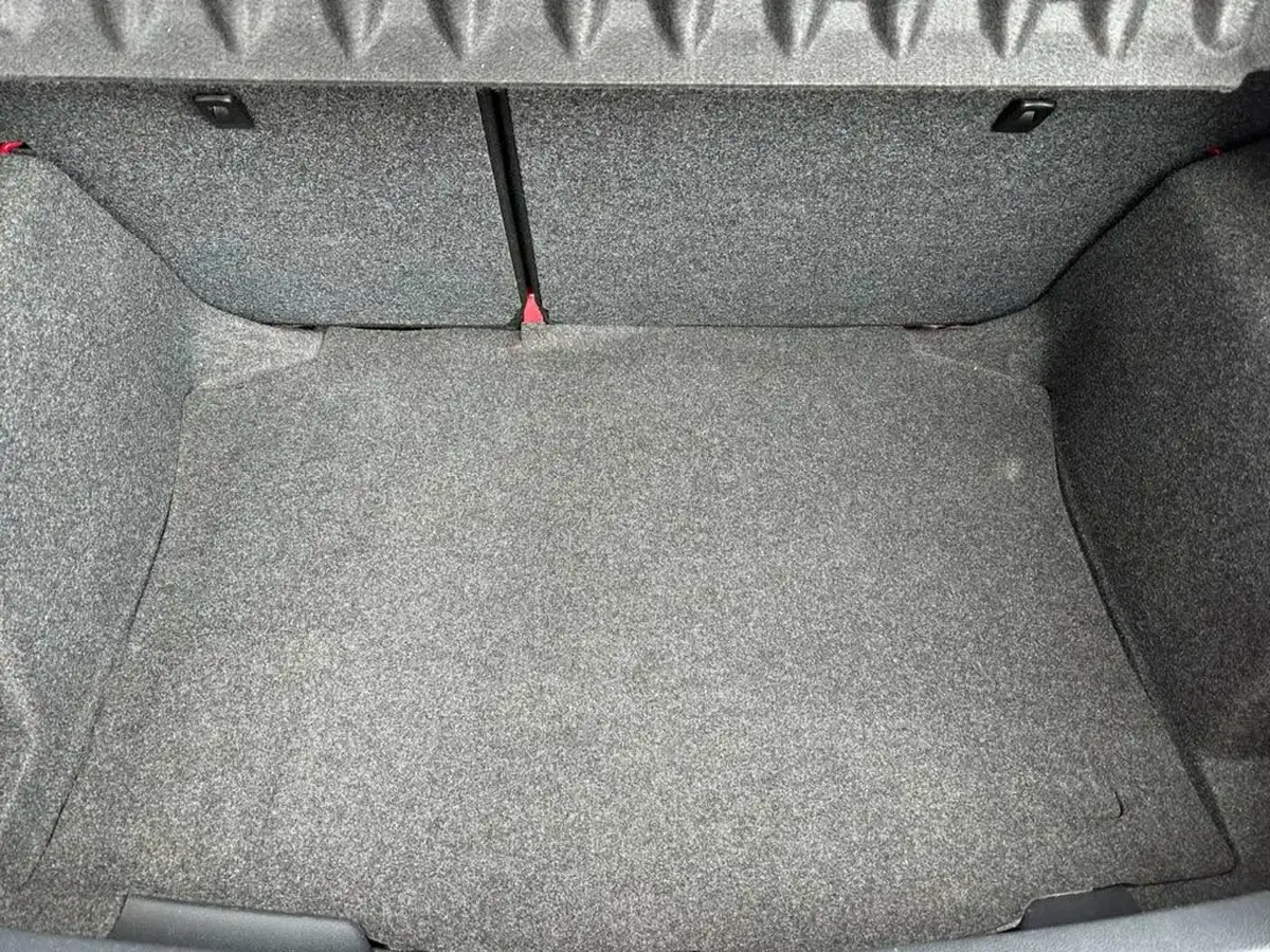 2015-seat-ibiza-12-i-tech-hatchback-5d-big-10