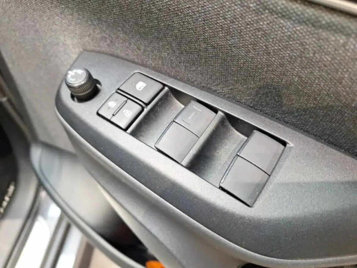 2022-toyota-yaris-15-vvt-i-dynamic-big-16