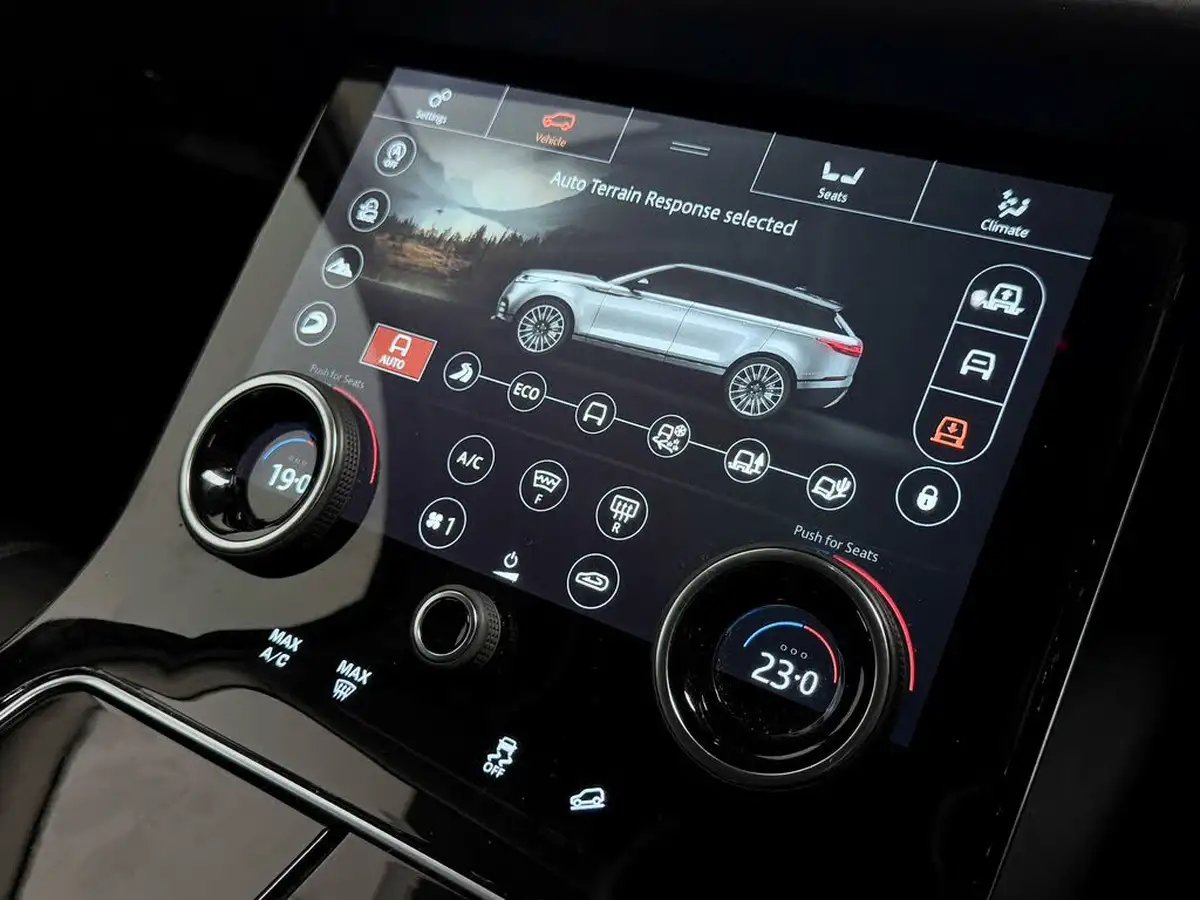 2018-land-rover-range-rover-velar-big-37