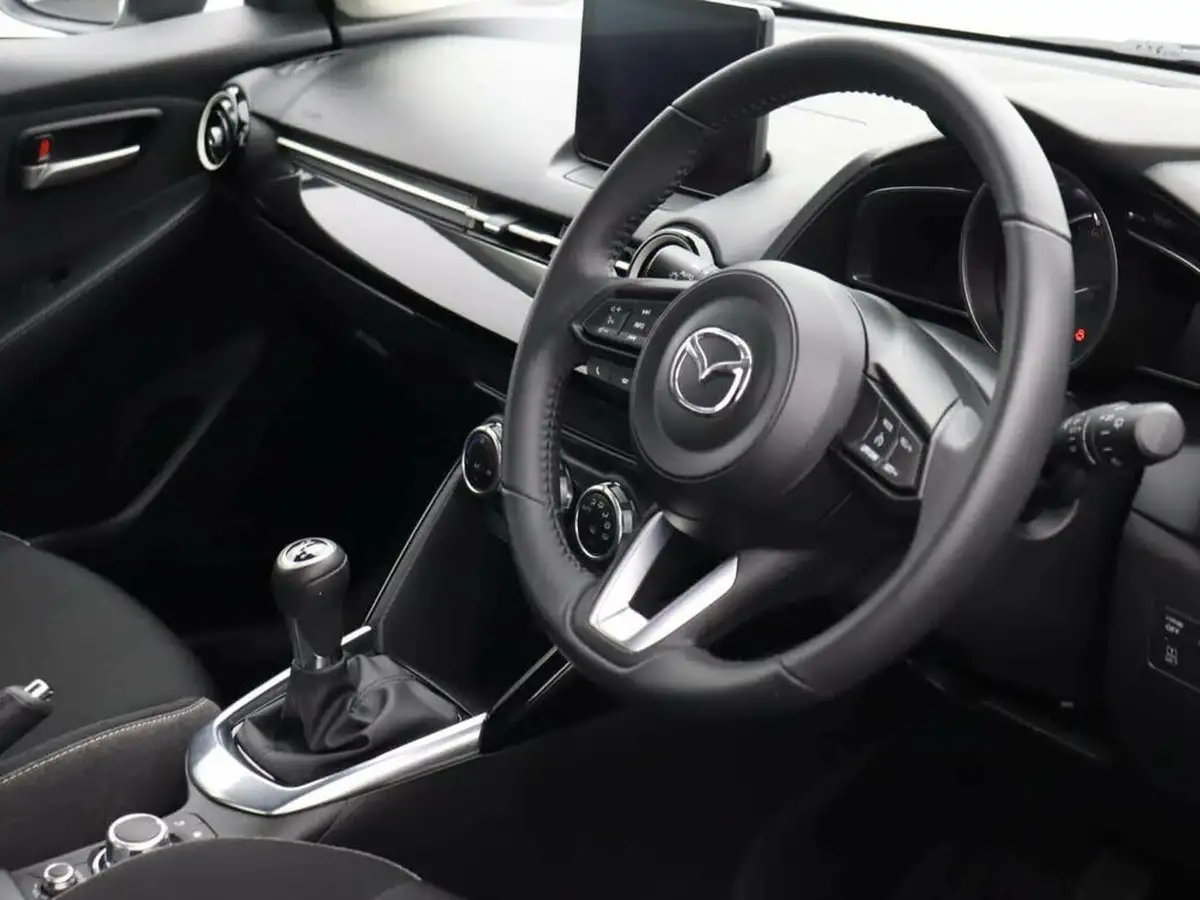 2024-mazda-mazda2-15-e-skyactiv-g-centre-line-big-5