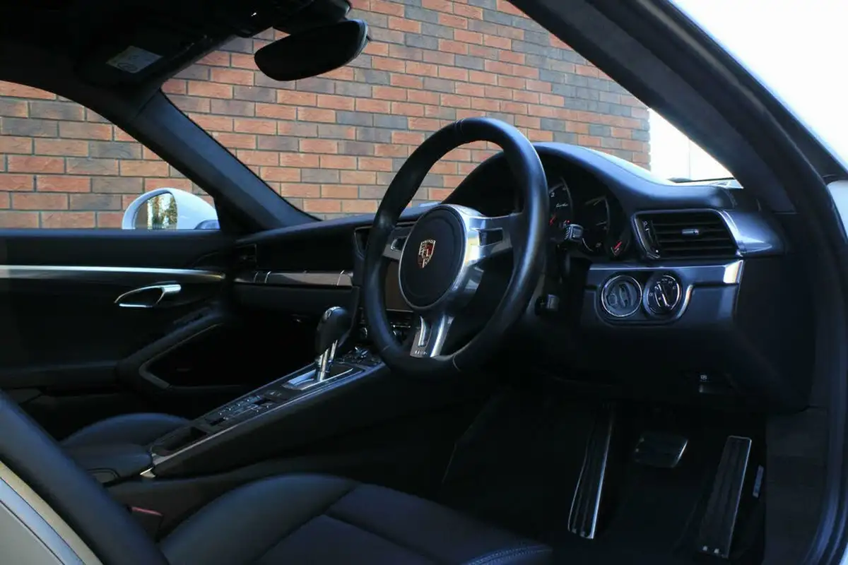 2015-porsche-911-38-turbo-coupe-big-4