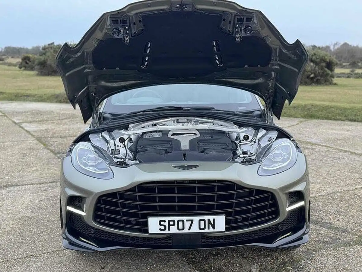 2024-aston-martin-dbx-40-v8-big-30