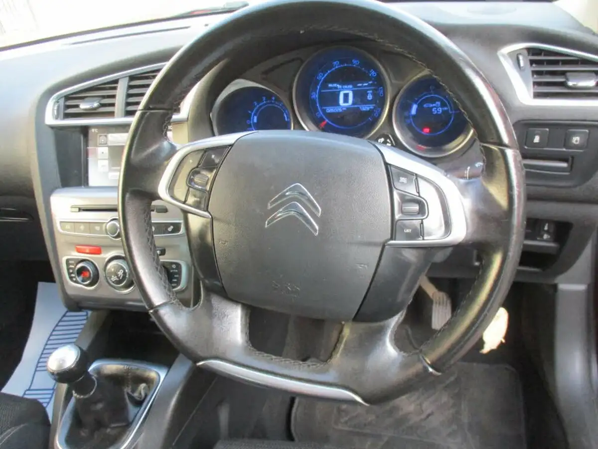 2017-citroen-c4-12-puretech-feel-big-31