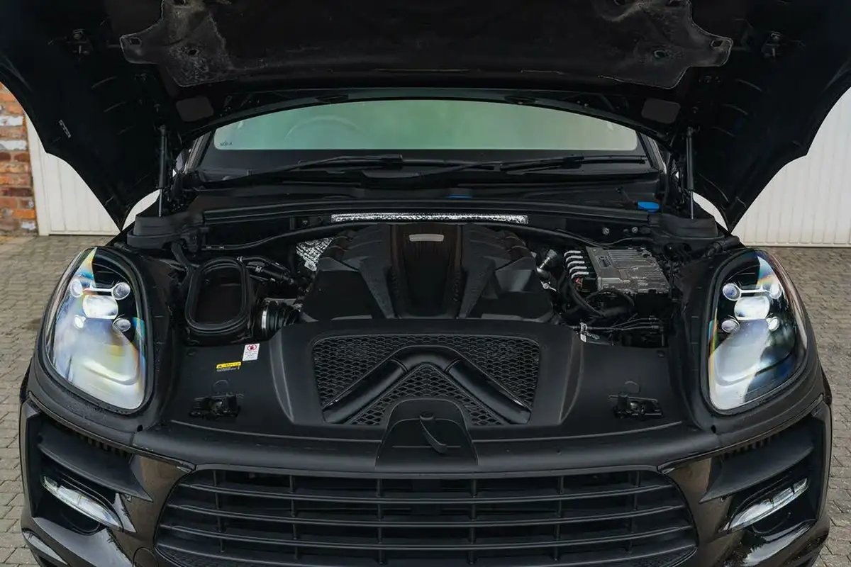 2020-porsche-macan-30-s-big-8