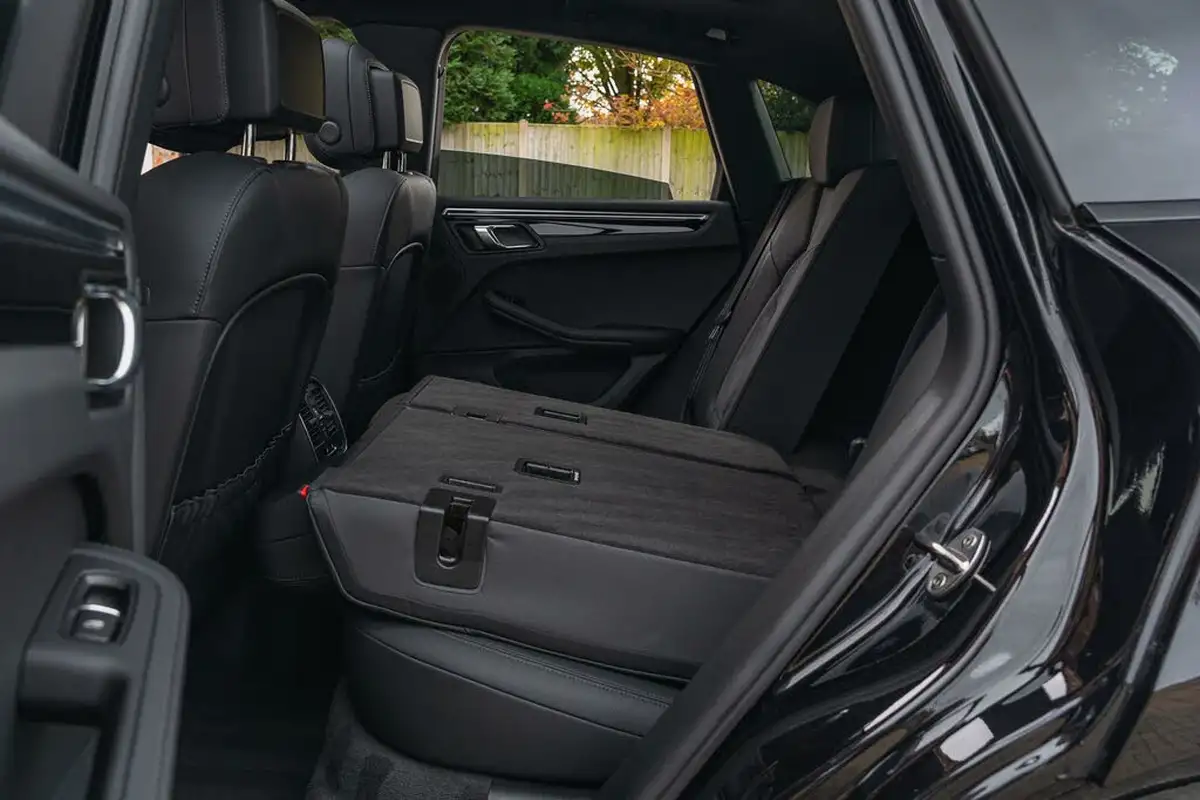 2020-porsche-macan-30-s-big-32