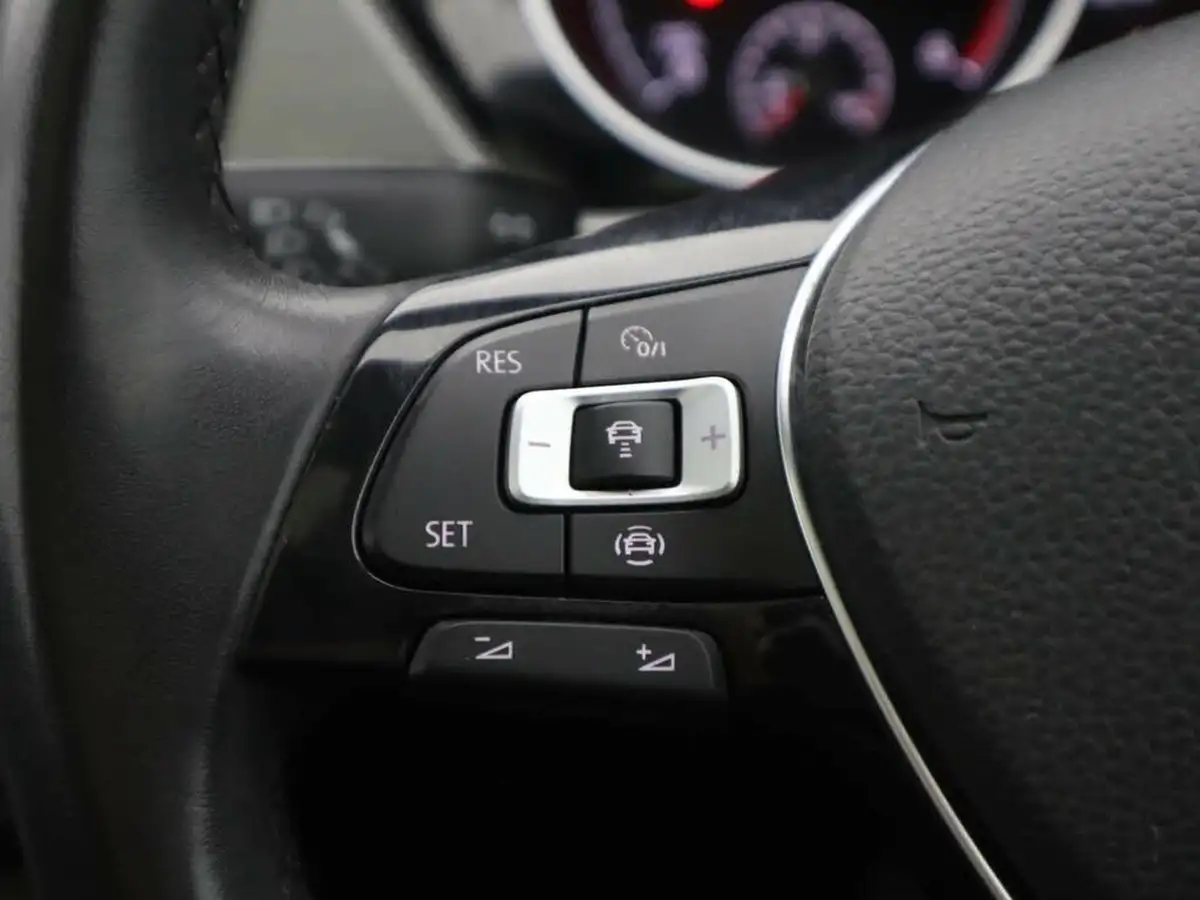 2018-volkswagen-touran-16tdi-se-family-big-32