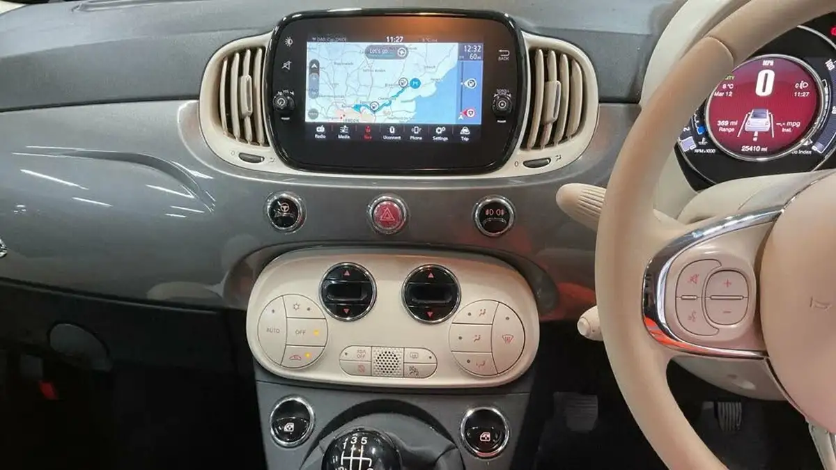2022-fiat-500c-10-dolcevita-big-8