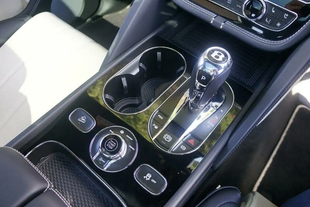 2023-bentley-bentayga-40-v8-big-38