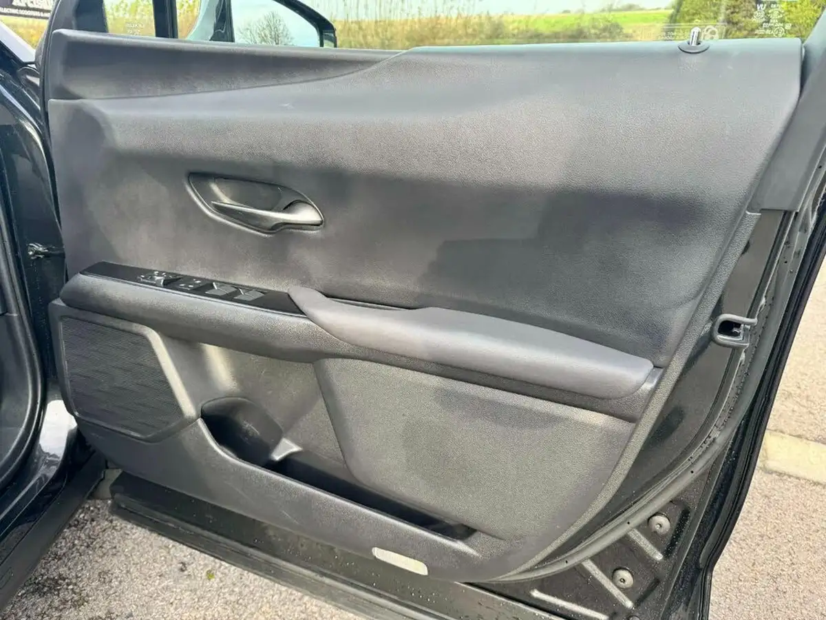 2020-lexus-ux-250h-20-ux-without-navigation-big-36