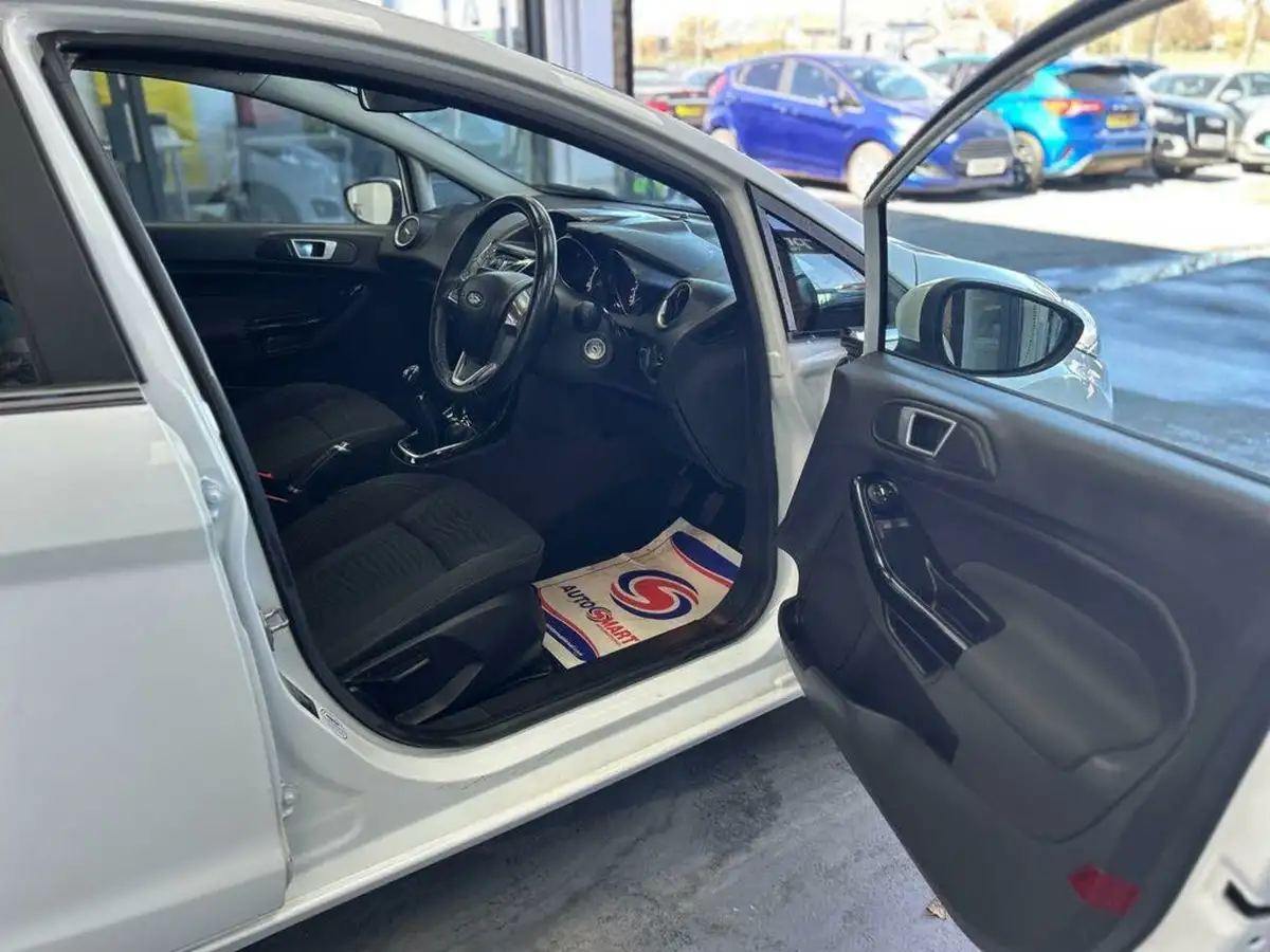 2014-ford-fiesta-10-zetec-100ps-ecoboost-ss-5d-big-24