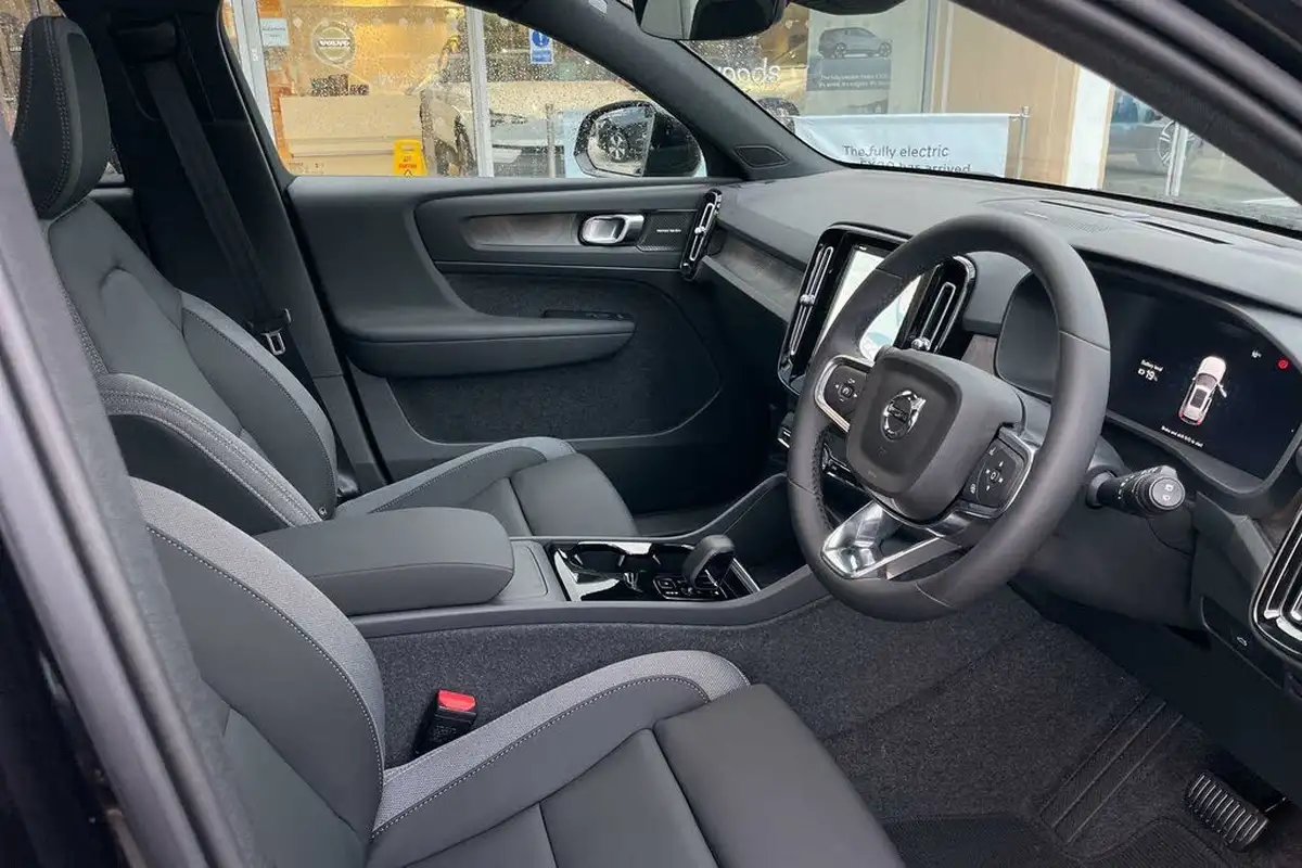 2024-volvo-ex40-e-ultra-big-24
