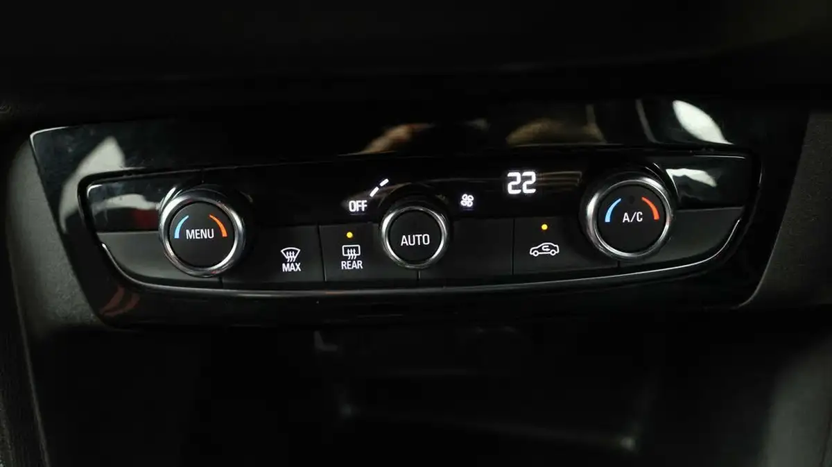 2022-vauxhall-corsa-e-sri-premium-big-11