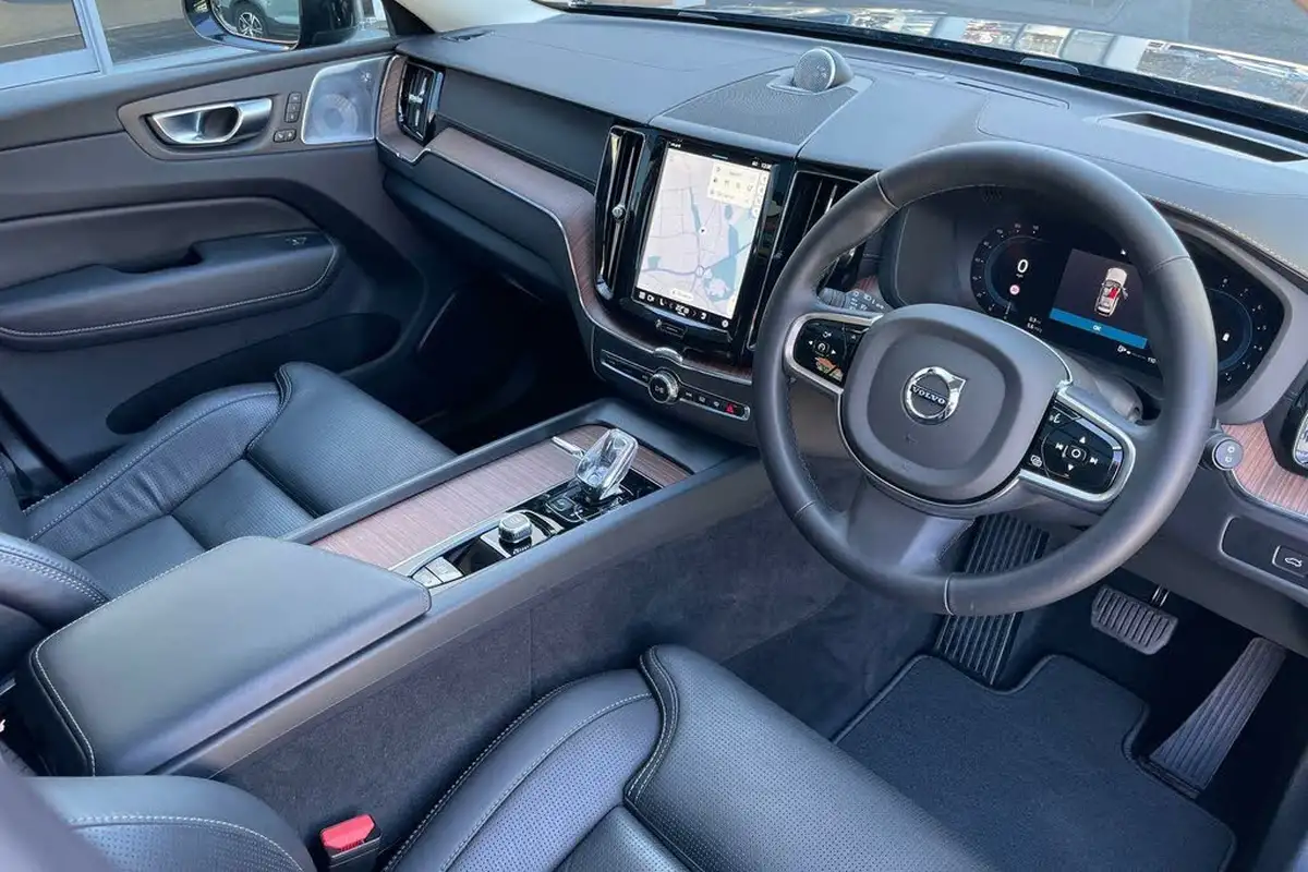 2024-volvo-xc60-20-b5-ultimate-big-4