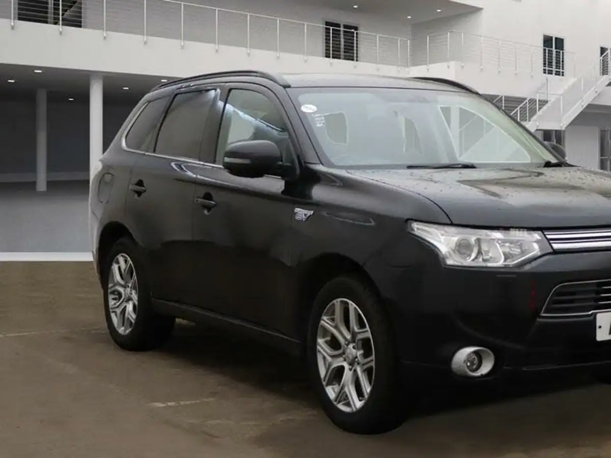 2015-mitsubishi-outlander-20-gx4h-big-2